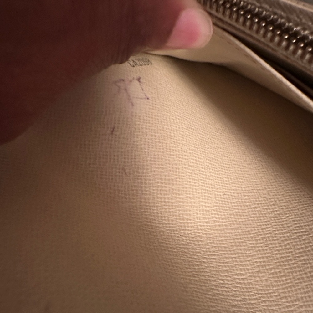 Louis Vuitton Azur Sarah Wallet - Picture 9 of 10